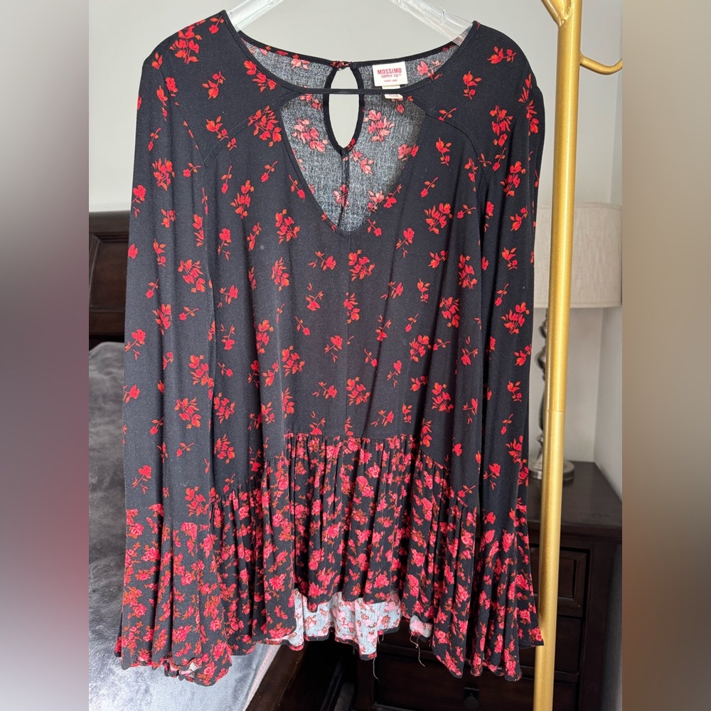 Mossimo Red Floral Boho Blouse with Bell Sleeves and Ruffle Peplum - Size Large